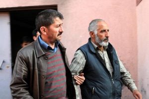 Kuzenini kalbinden bı&ccedil;akladı