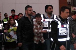Kuyumcuyu soyanlar polisin takibiyle yakalandı