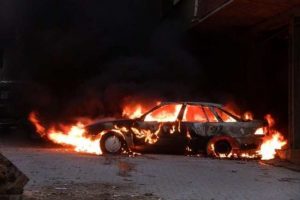 Az daha kendini de yakıyordu