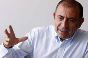 Adaylıktan &ccedil;ekilecek mi?