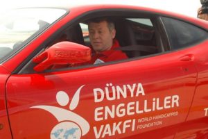 Metin Şent&uuml;rk g&ouml;z&uuml;n&uuml; kararttı