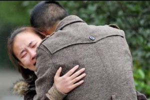 &Ouml;ğretmen atla dedi,30.kattan atladı