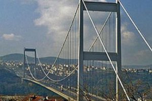 Boğazi&ccedil;i K&ouml;pr&uuml;s&uuml; bakımsızlıktan d&ouml;k&uuml;l&uuml;yor!