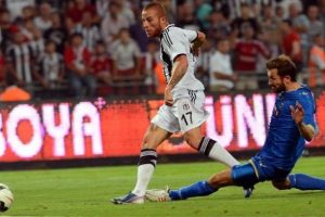 G&ouml;khan T&ouml;re 2 katı maaş istedi