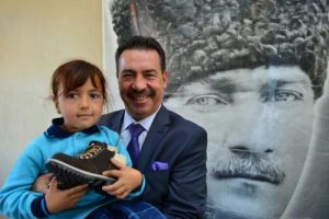 İşadamı oldu ama b&uuml;y&uuml;d&uuml;ğ&uuml; k&ouml;y&uuml; unutmadı