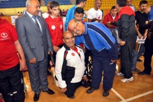 Bedensel Engelliler Halter Şampiyonası &ccedil;ekişmeli ge&ccedil;ti