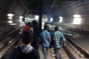 Marmaray'da seferler yine durdu