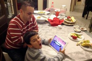 8 yaşında internetten iki TIR sanal domates aldı