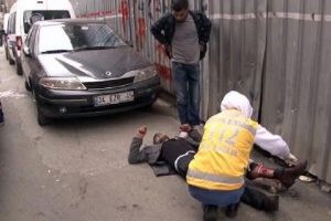 Sokak ortasında bı&ccedil;aklı saldırı
