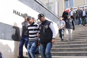 Sokak cinayetinde 8 kişi g&ouml;zaltına alındı
