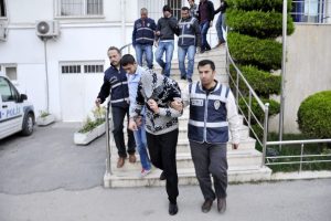 Bursa'da uyuşturucu &ccedil;etesi &ccedil;&ouml;kertildi