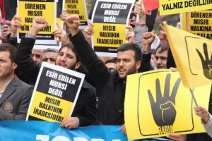Fatih'te Mursi'ye destek g&ouml;sterisi