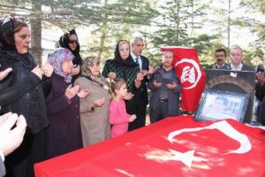 &Ccedil;atlı mezarı başında anıldı