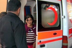 Otomobil &ccedil;ocuğa &ccedil;arptı