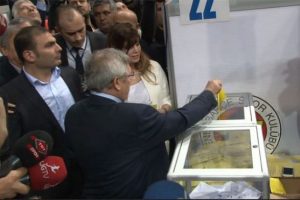 Aziz Yıldırım oyunu kullandı