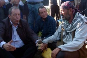&Ccedil;adırlı a&ccedil;lık grevine milletvekili desteği