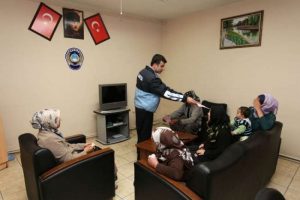 Dilenerek topladığı paraları bankada biriktirmiş