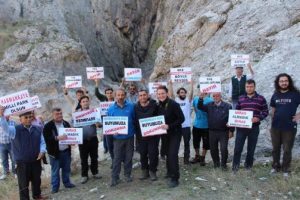 Doğa severler kanyonun kirlenmesine karşı savaş a&ccedil;tı