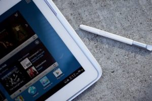 Samsung 12,2 in&ccedil; tablet yapıyor