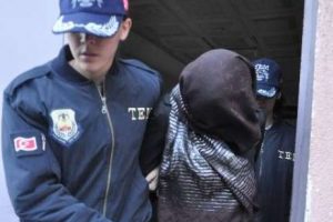 Ter&ouml;r g&ouml;zaltılarında &ouml;ğretmen de var
