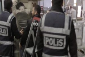 Fabrikaya polis baskını