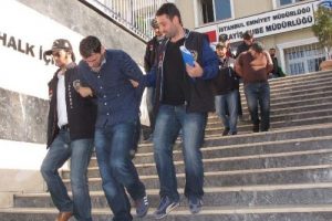 Tekerleği patlatıp i&ccedil;indeki parayı &ccedil;almışlar