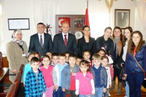 Miniklerden kaymakam amcalarına ziyaret