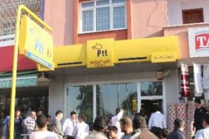 Silahlı soyguncu PTT'yi soydu