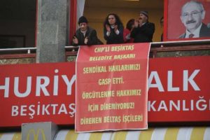 Beşiktaş Belediyesi'ne kızıp CHP'yi bastılar