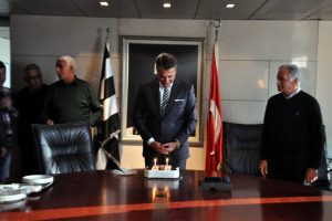 Fikret Orman'a doğum g&uuml;n&uuml; s&uuml;rprizi