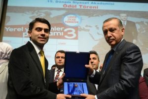 Başbakan'a anlamlı &ouml;d&uuml;l