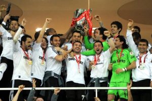 UEFA Beşiktaş'ın kupasını sildi!