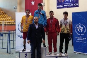 Osmangazi Belediyespor'un gururu R&uuml;stem Ş&uuml;k&uuml;r