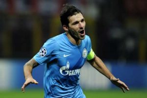 Rusya'da Zenit koltuğu bırakmıyor