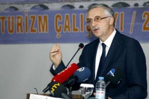 Turizmde b&uuml;y&uuml;me s&uuml;r&uuml;yor