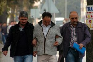 Hurdacılardan &ccedil;alıp yine hurdacılara sattı