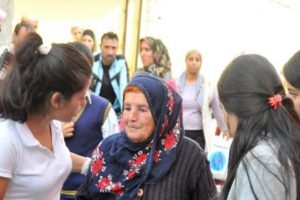 Simit&ccedil;i, &ccedil;erez satan kadını bı&ccedil;akladı
