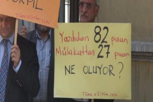İstanbul İl Milli Eğitim M&uuml;d&uuml;rl&uuml;ğ&uuml; &ouml;n&uuml;nde protesto