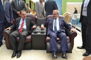 Sadullah Ergin İneg&ouml;l'de masaj koltuğu denedi