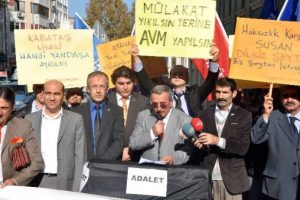 Tabutla eylem yaptılar