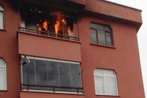 Buzdolabı bomba gibi patladı