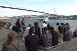 Tiger Woods'un vuruşunu Ortak&ouml;yden izlediler