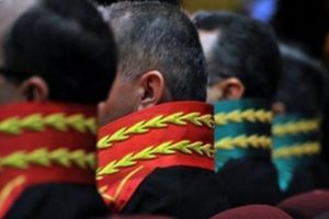 43 yaşındaki savcı asans&ouml;r boşluğuna d&uuml;şerek &ouml;ld&uuml;