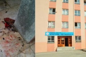 Bayrak yakan iki kişi yakalandı