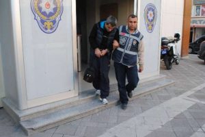 Hırsızlık i&ccedil;in &ouml;zel &ccedil;anta yaptırdı