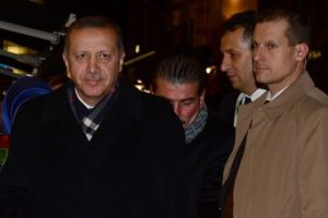 Başbakan'dan mobil uygulama devine ziyaret