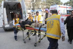 Suriyeli yaralılar Ak&ccedil;akale'de