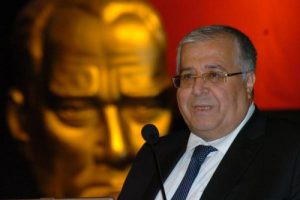 "Başbakan bazı cemaatlere g&ouml;z dağı veriyor"