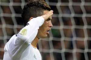 Ronaldo Messi'yi ge&ccedil;ti!