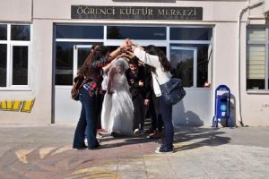 Uludağ &Uuml;niversitesi'nde temsili nikahla protesto